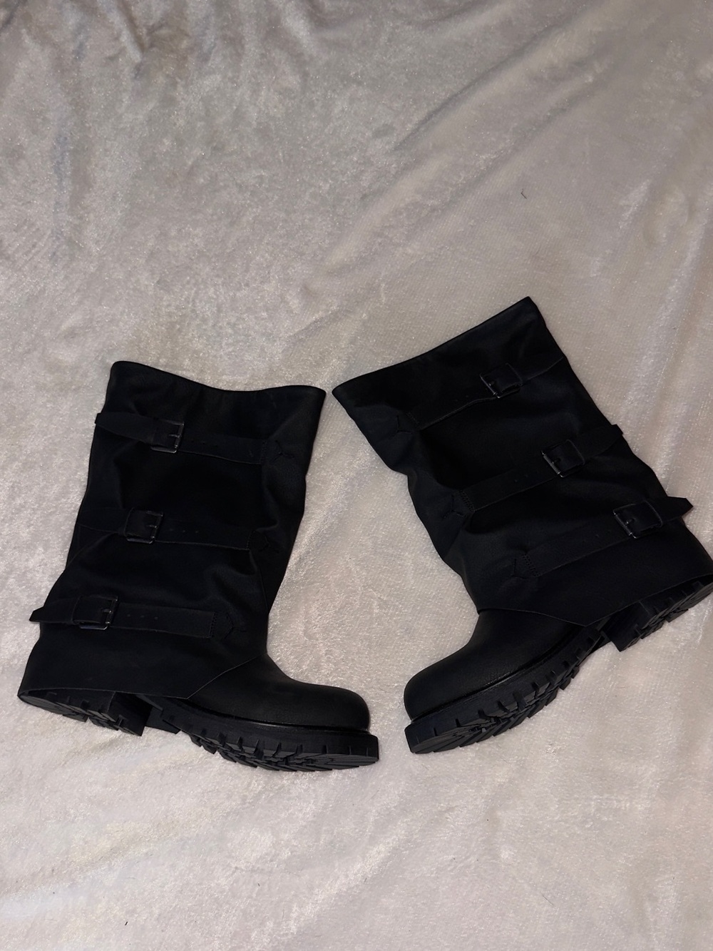 AXEL SLOUCH BOOT
DOLLS KILL X ASHTIN EARLE